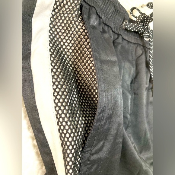 MARC CAIN ATHLETIC BLACK and WHITE SKIRT - Size Small - Picture 9 of 10